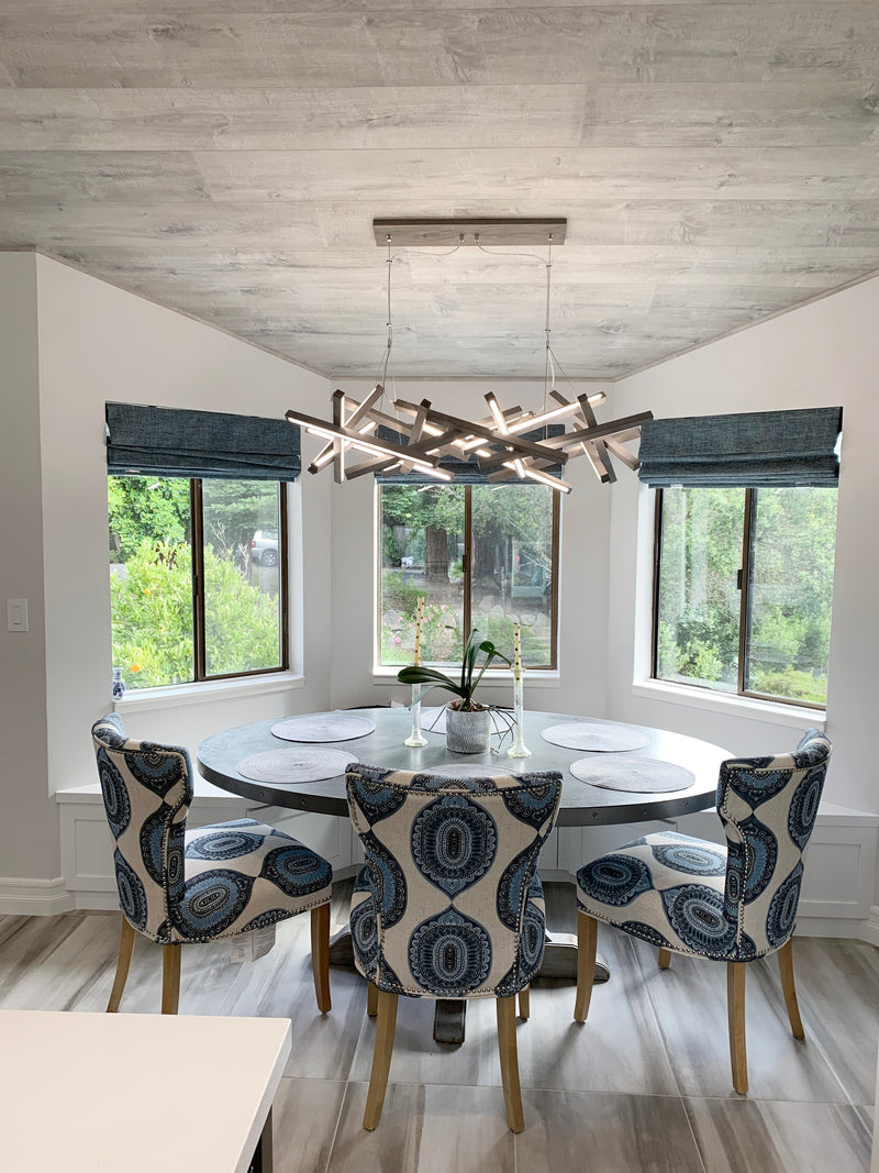 The chandelier of what size to choose over the dining table?