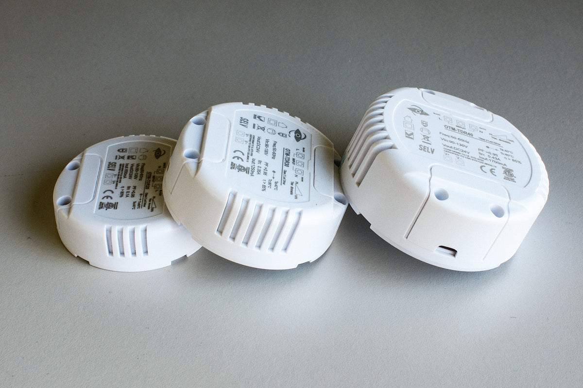 Dimmable UL listed LED driver for wall lights